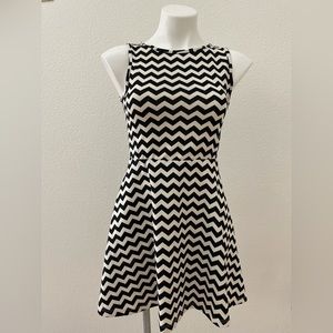 Chevron print white and black dress